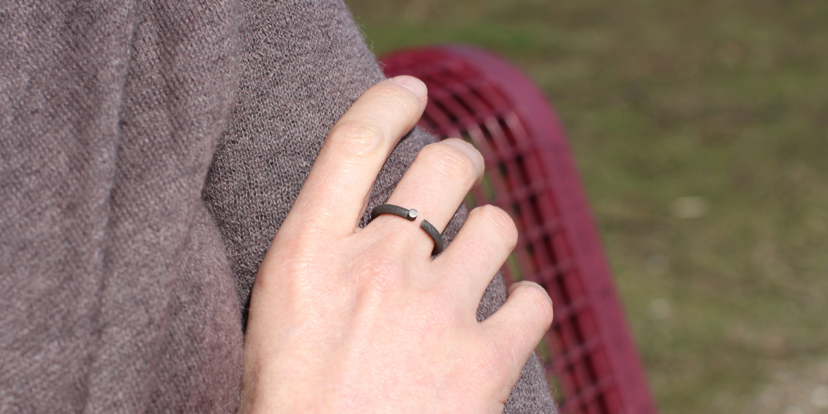 elegant minimalist black ring